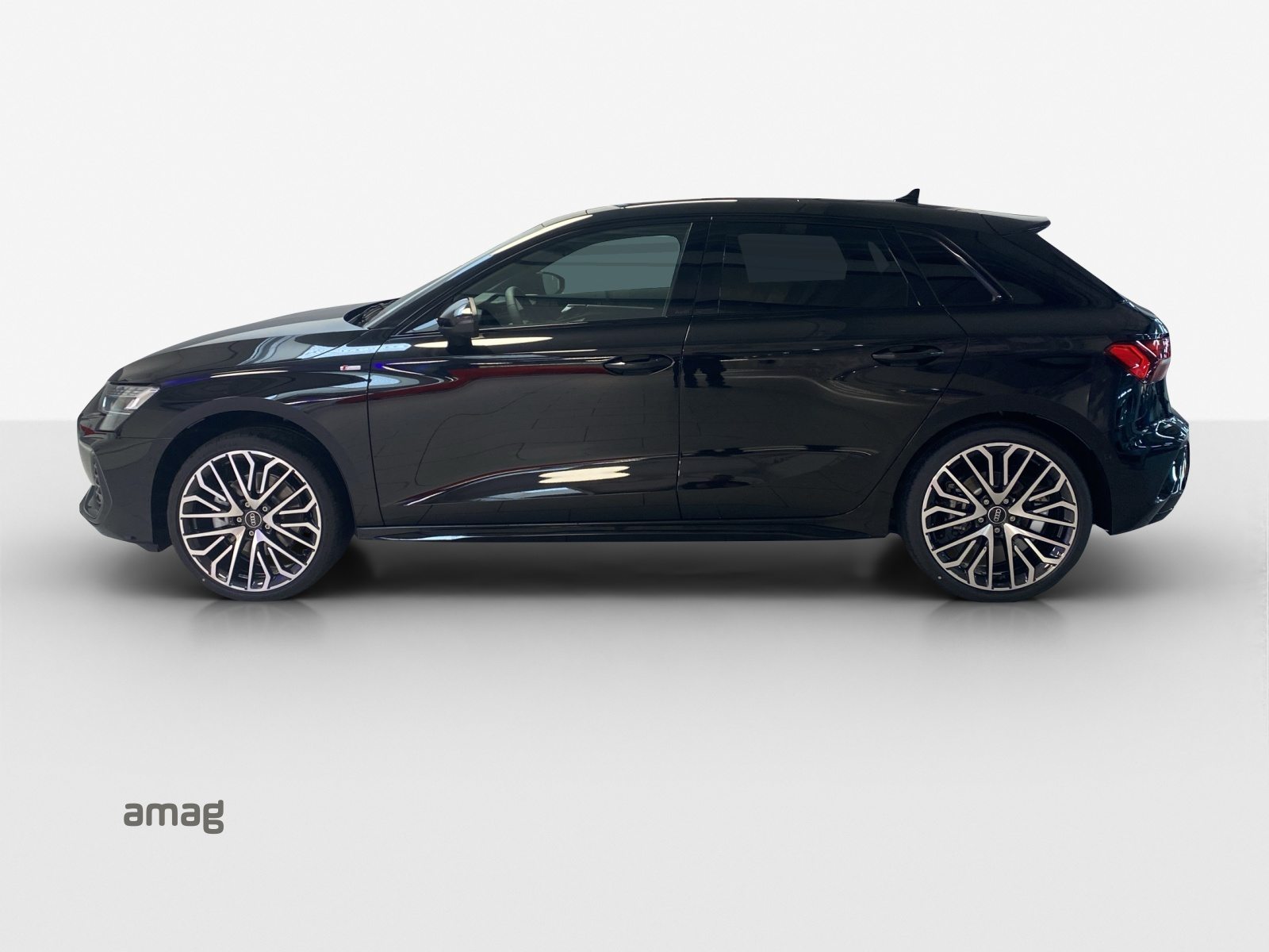 AUDI A3 Sportback TFSI 110 kW S line Attraction, Benzin, Neuwagen, Automatik - 2