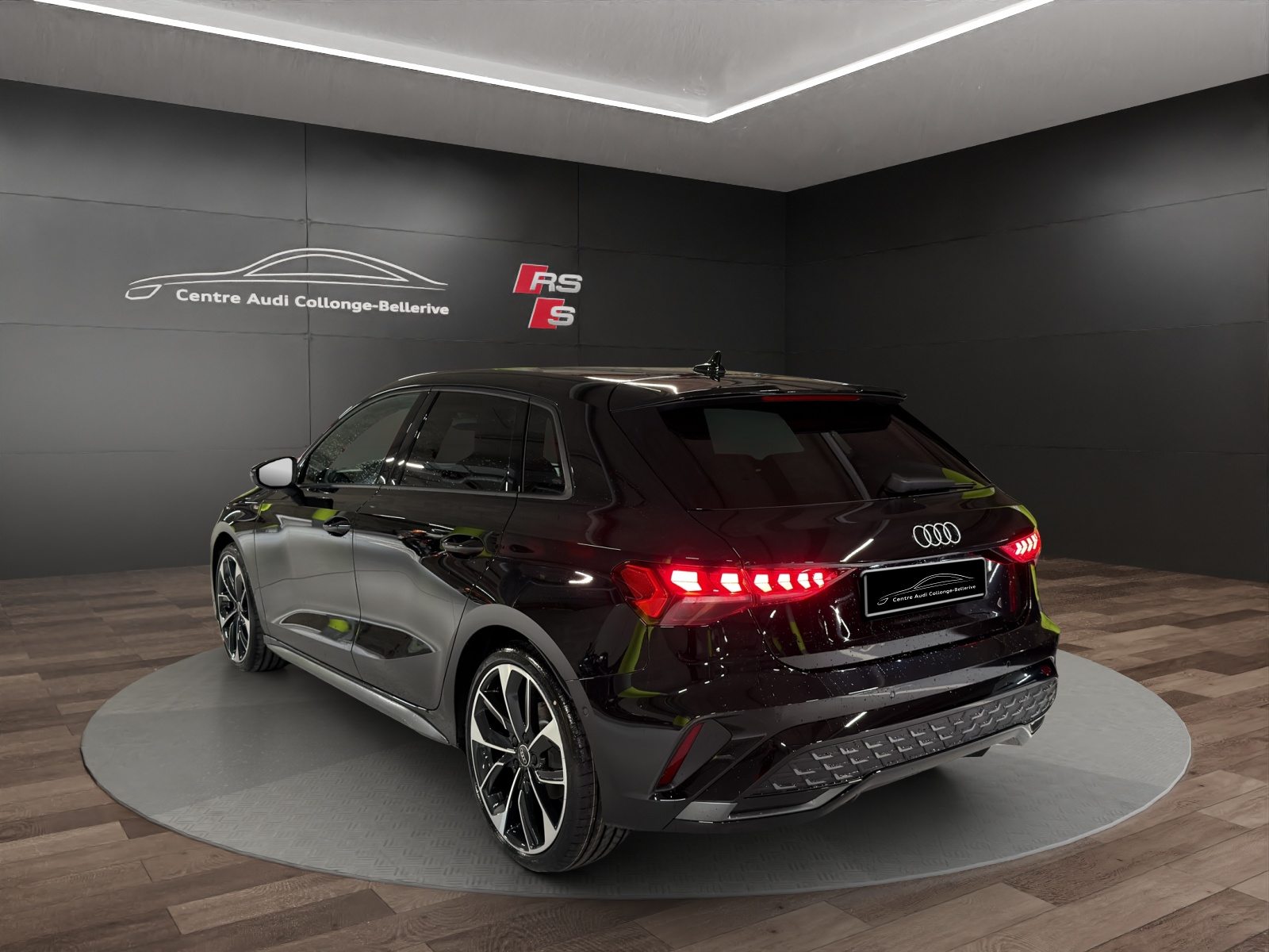 AUDI A3 Sportback TFSI 110 kW S line Attraction, Essence, Voiture nouvelle, Automatique - 4