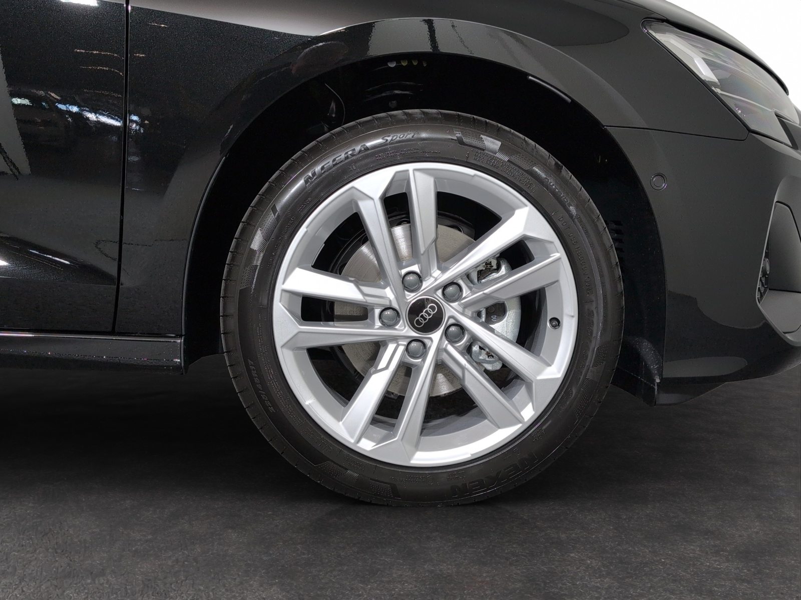 AUDI A3 Sportback TFSI 110 kW Attraction, Petrol, New car, Automatic - 5