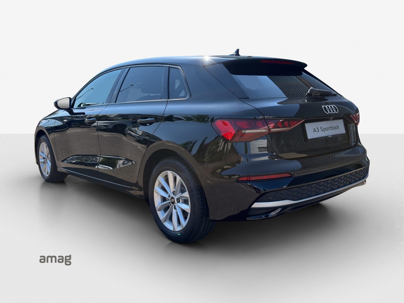 AUDI A3 Sportback TFSI 110 kW Attraction, Petrol, New car, Automatic - 3