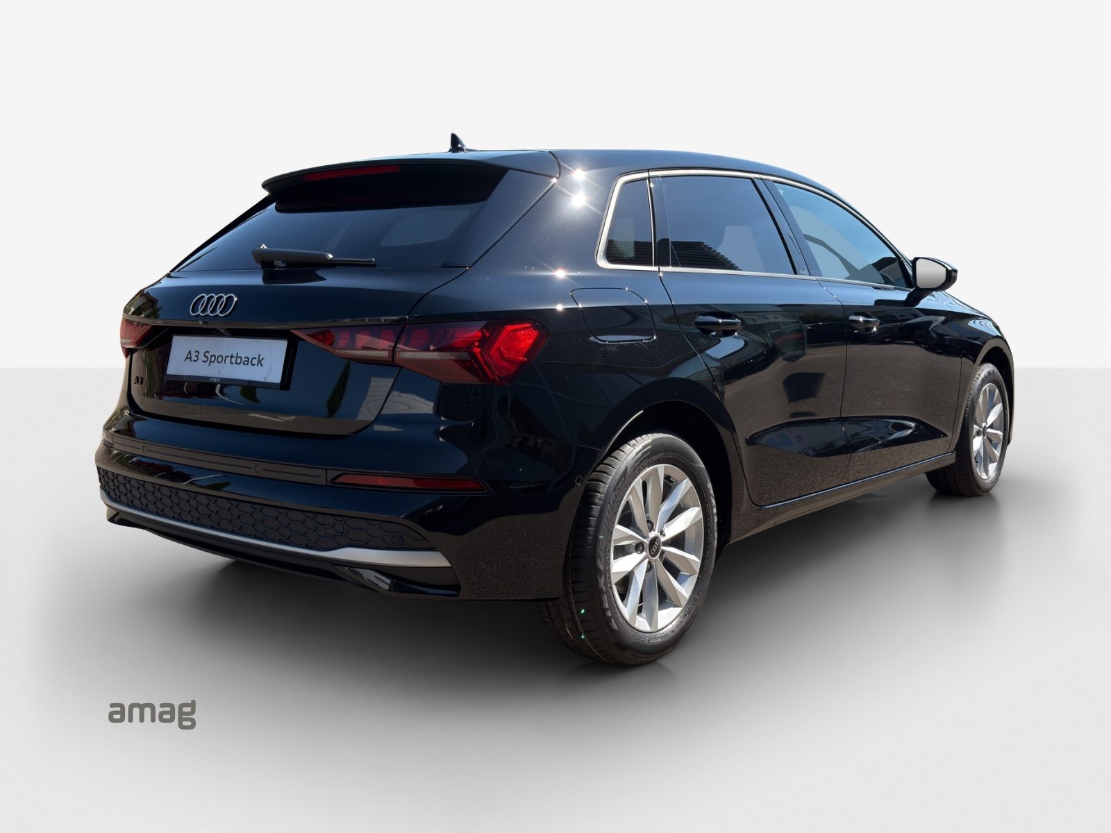 AUDI A3 Sportback TFSI 110 kW Attraction, Petrol, New car, Automatic - 5