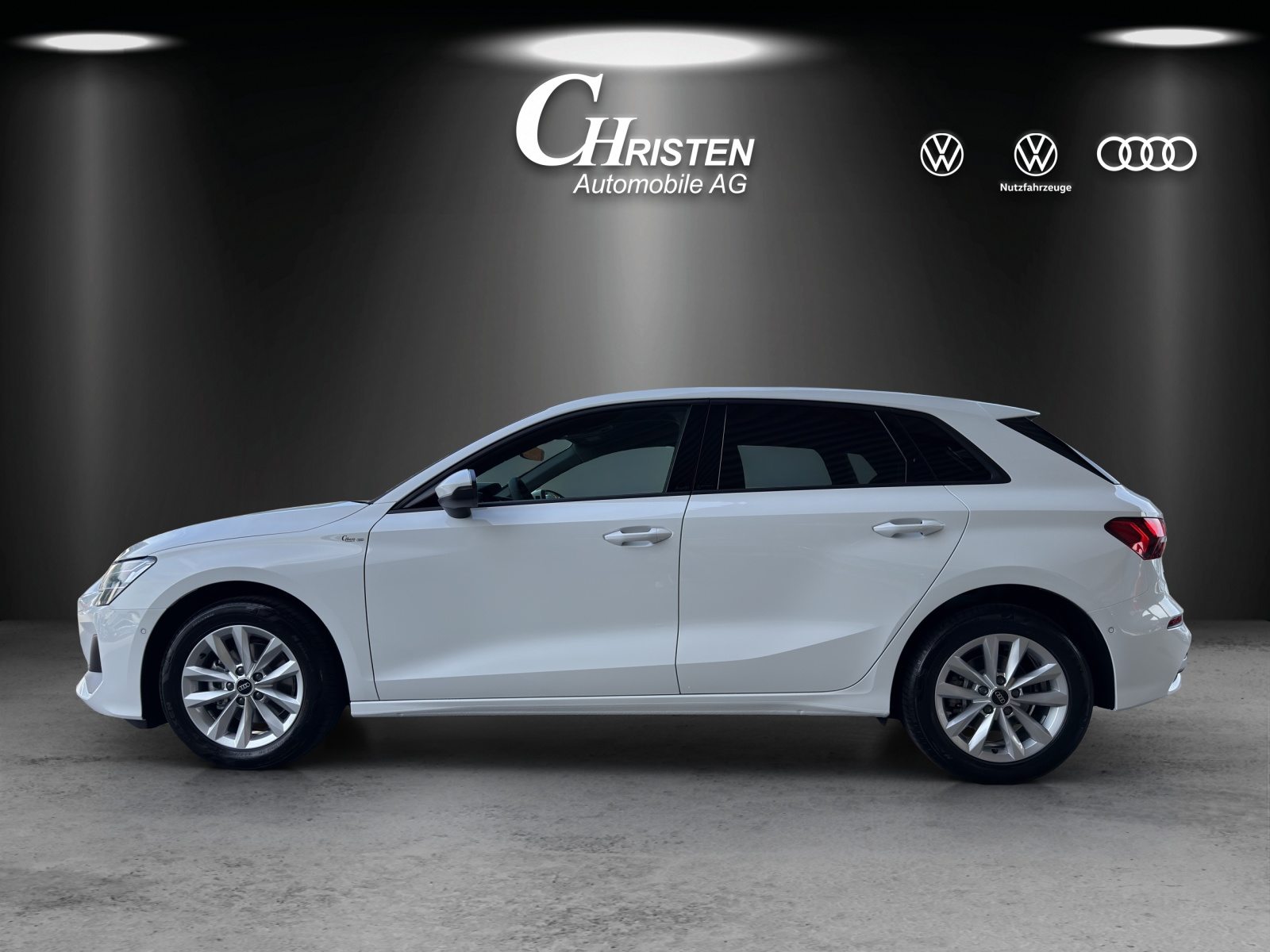 AUDI A3 Sportback TFSI 110 kW Attraction, Petrol, New car, Automatic - 2