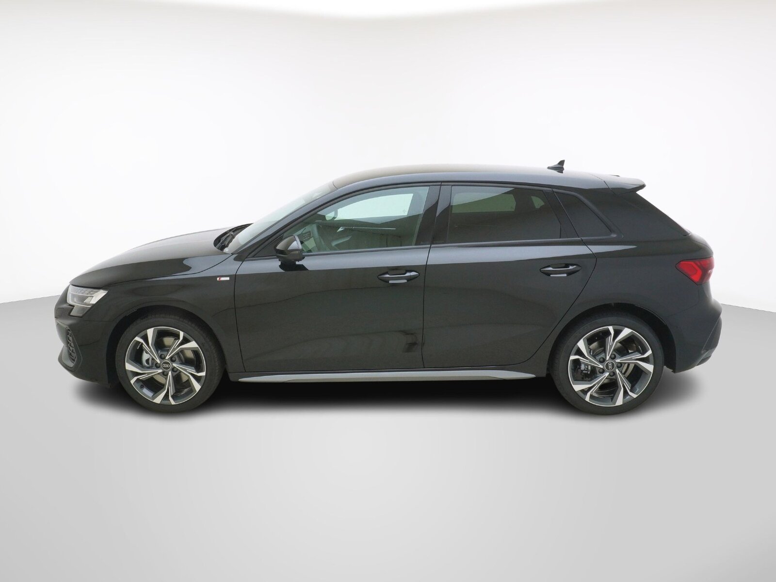 AUDI A3 Sportback 2.0 40 TFSI S Line quattro S-Tronic, Mild-Hybrid Benzin/Elektro, Neuwagen, Automatik - 2