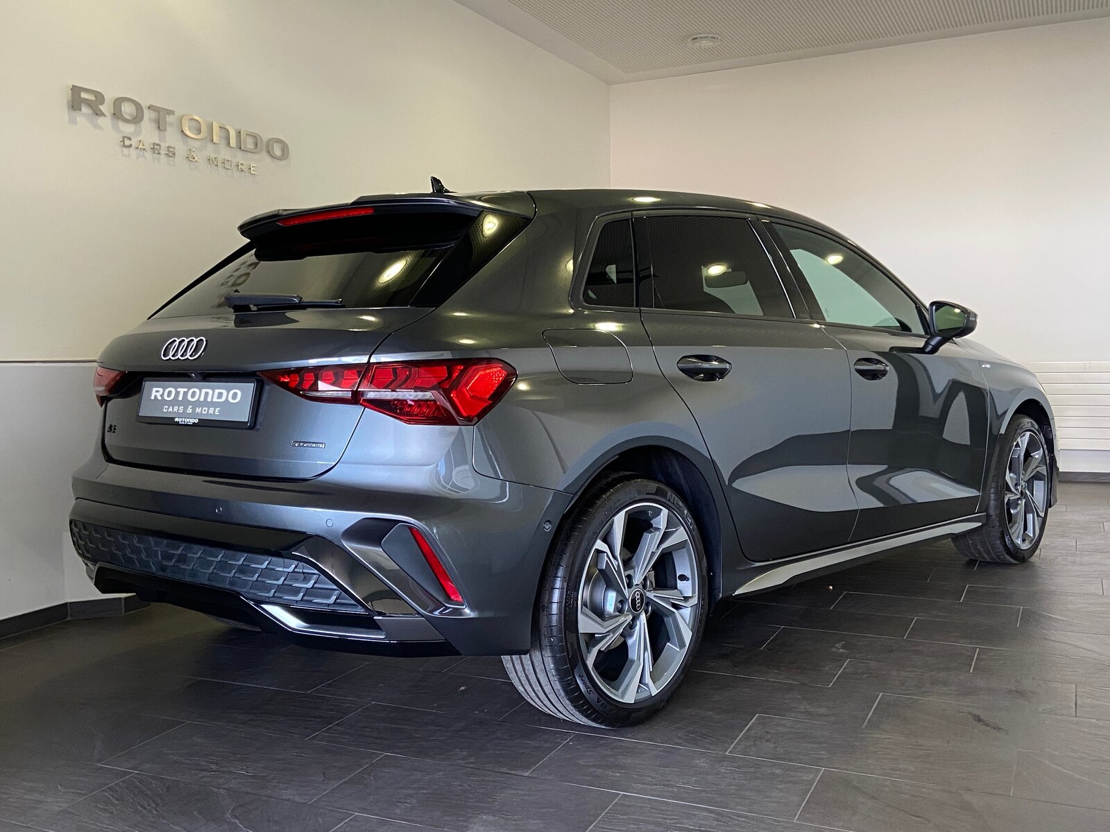 AUDI A3 Sportback TFSI 150 kW quattro 2 x S line S tronic, Benzin, Neuwagen, Automatik - 2
