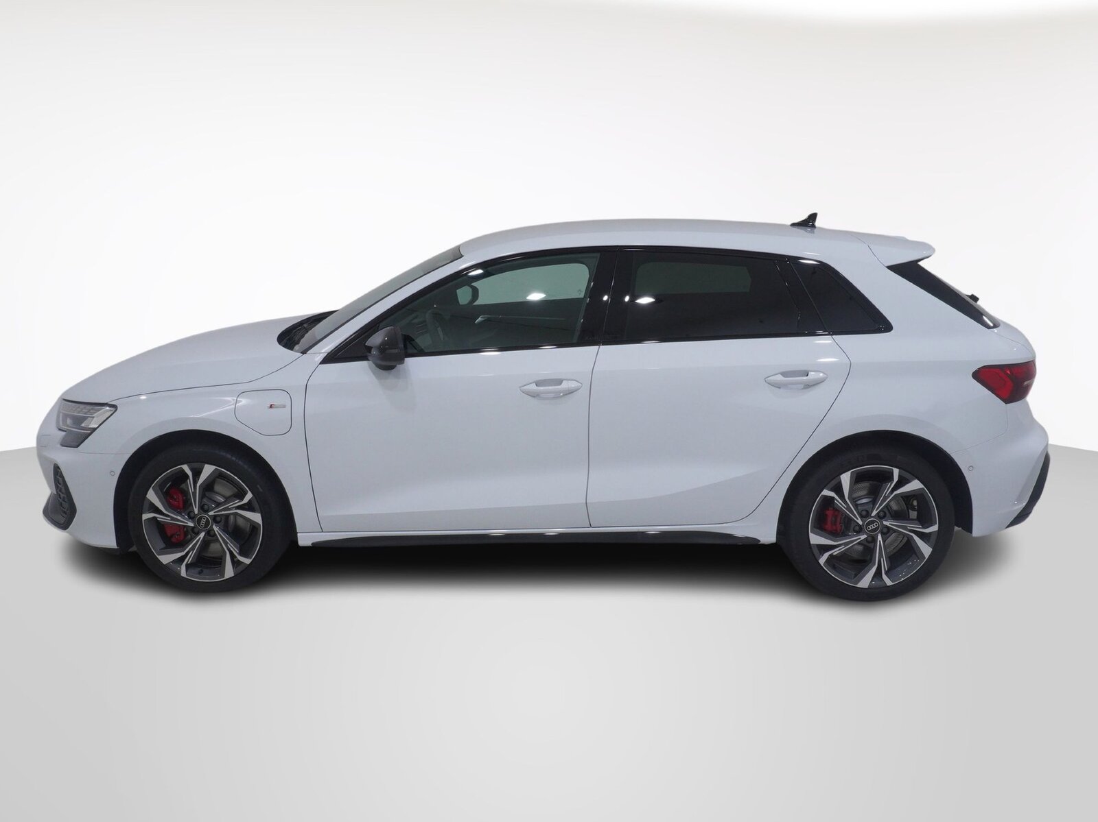 AUDI A3 Sportback 1.5 45 TFSI Plug-in-Hybrid S Line S-Tronic, Hybride Rechargeable Essence/Électricité, Voiture nouvelle, Automatique - 2