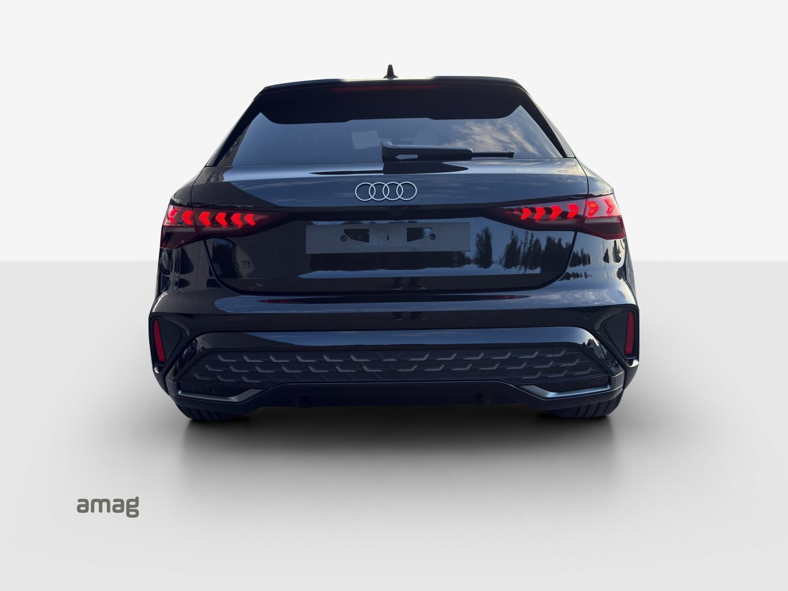 AUDI A3 Sportback TFSI 110 kW S line Attraction, Petrol, New car, Automatic - 4
