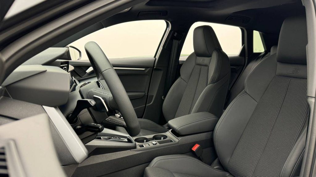 AUDI A3 1.5 35 TFSI S Line Attraction S-Tronic, Mild-Hybrid Petrol/Electric, Second hand / Used, Automatic - 4