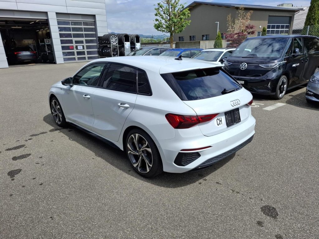 AUDI A3 1.5 35 TFSI S Line Attraction S-Tronic, Mild-Hybrid Petrol/Electric, Second hand / Used, Automatic - 2