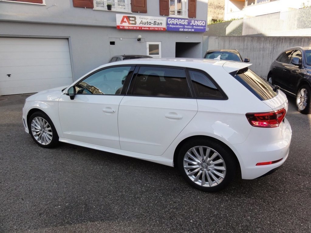 AUDI 1.4 Attraction essence E Tron, Plug-in-Hybrid Benzin/Elektro, Occasion / Gebraucht, Automat - 3