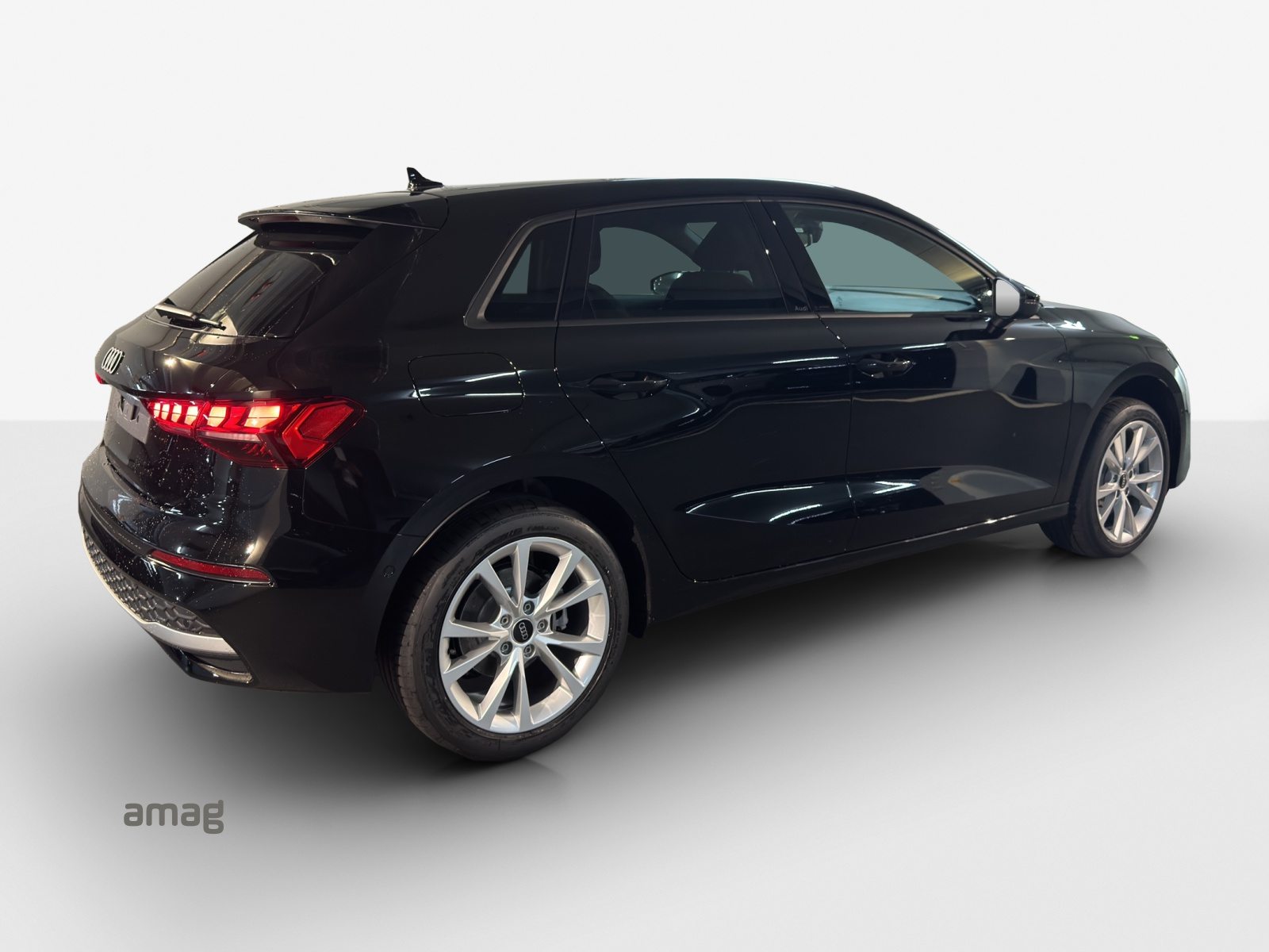 AUDI A3 Sportback 40 TFSI e Attraction, Full-Hybrid Petrol/Electric, Second hand / Used, Automatic - 5