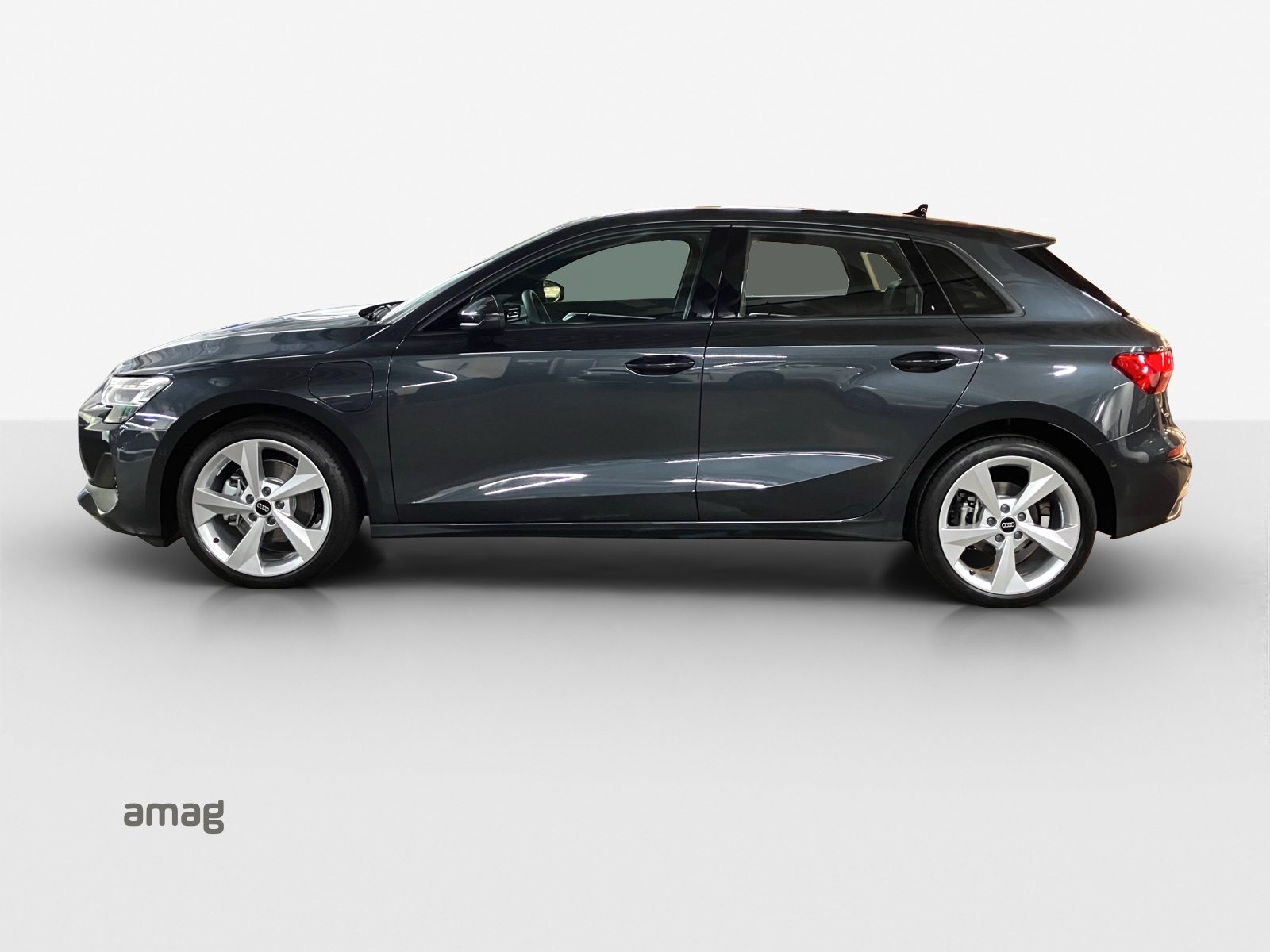 AUDI A3 Sportback TFSI e 150 kW Attraction, Full-Hybrid Petrol/Electric, Second hand / Used, Automatic - 2