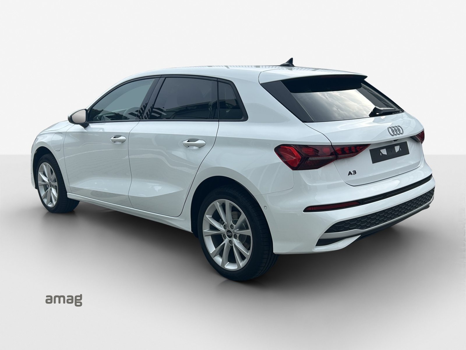 AUDI A3 Sportback 40 TFSI e Attraction, Hybride Intégral Essence/Électricité, Occasion / Utilisé, Automatique - 3