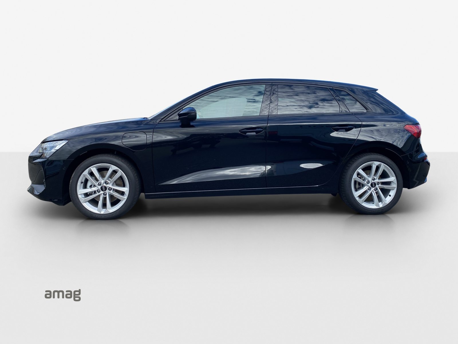 AUDI A3 Sportback 40 TFSI e Attraction, Full-Hybrid Petrol/Electric, Second hand / Used, Automatic - 2