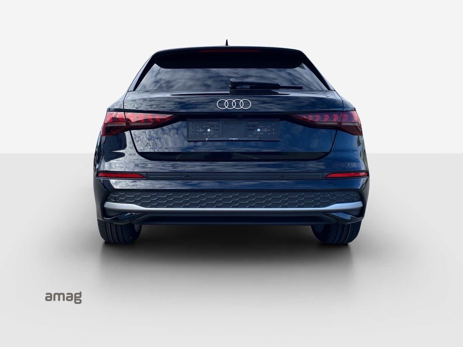 AUDI A3 Sportback 40 TFSI e Attraction, Full-Hybrid Petrol/Electric, Second hand / Used, Automatic - 4