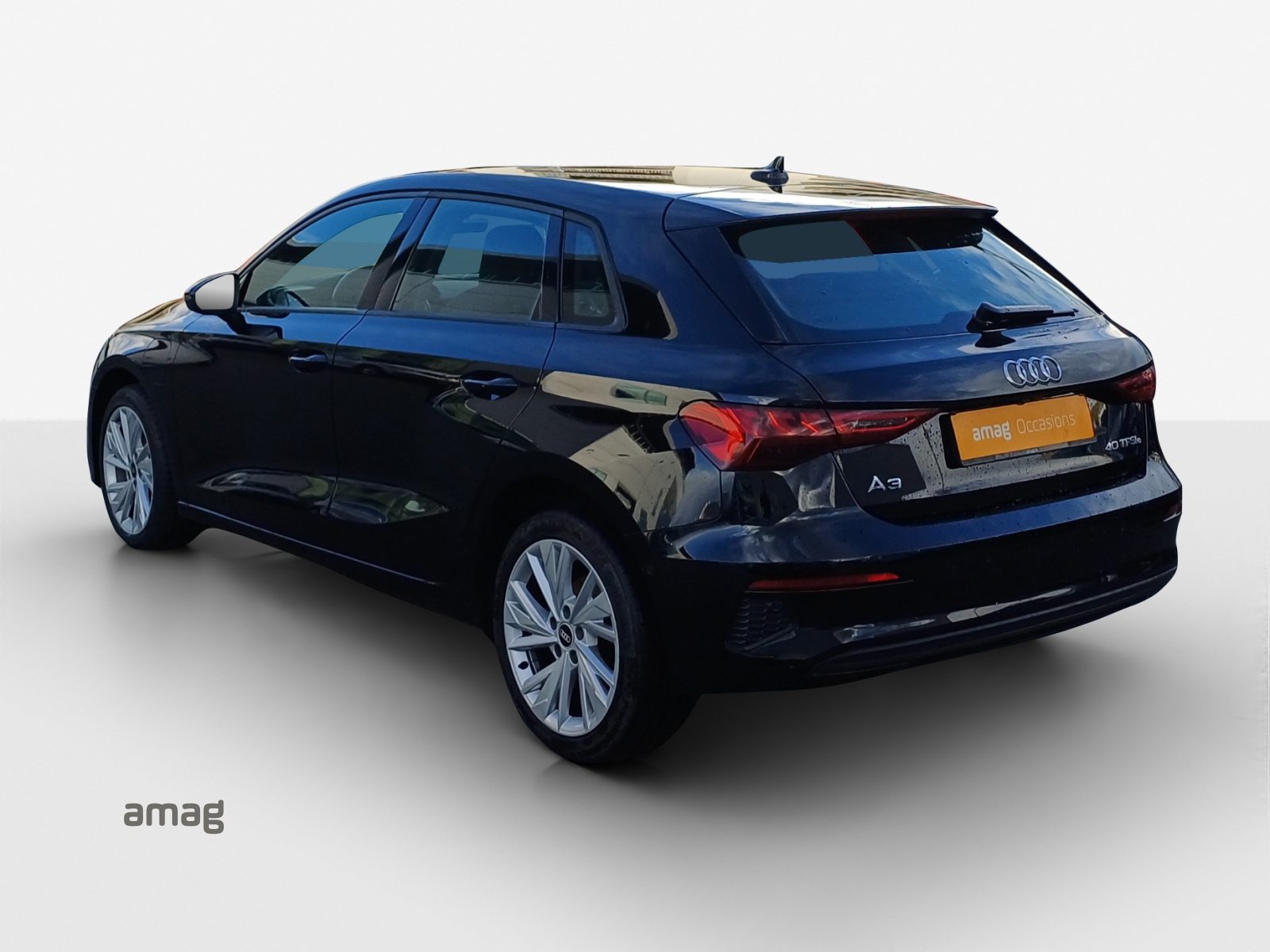 AUDI A3 Sportback 40 TFSI e Attraction, Full-Hybrid Petrol/Electric, Second hand / Used, Automatic - 3