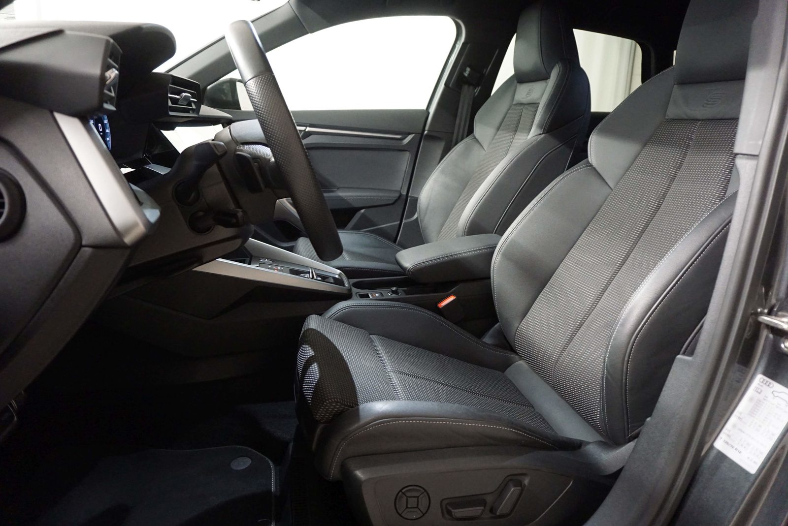 AUDI A3 Sportback 35 TFSI S line Attraction, Petrol, Second hand / Used, Automatic - 7