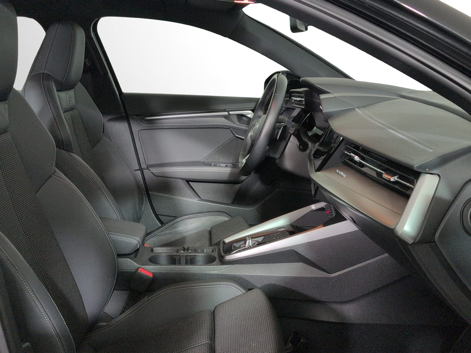 AUDI A3 Sportback 40 TFSI S line, Benzin, Occasion / Gebraucht, Automat - 7