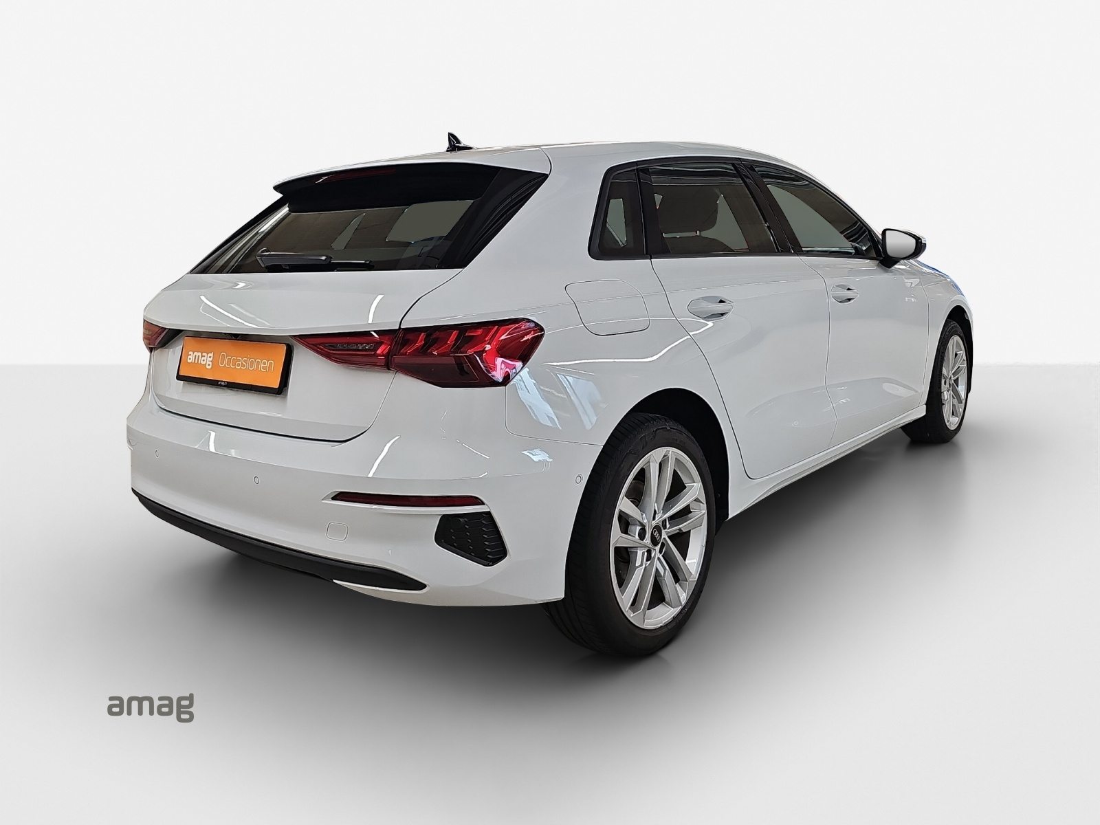 AUDI A3 Sportback 40 TFSI e, Full-Hybrid Petrol/Electric, Second hand / Used, Automatic - 5