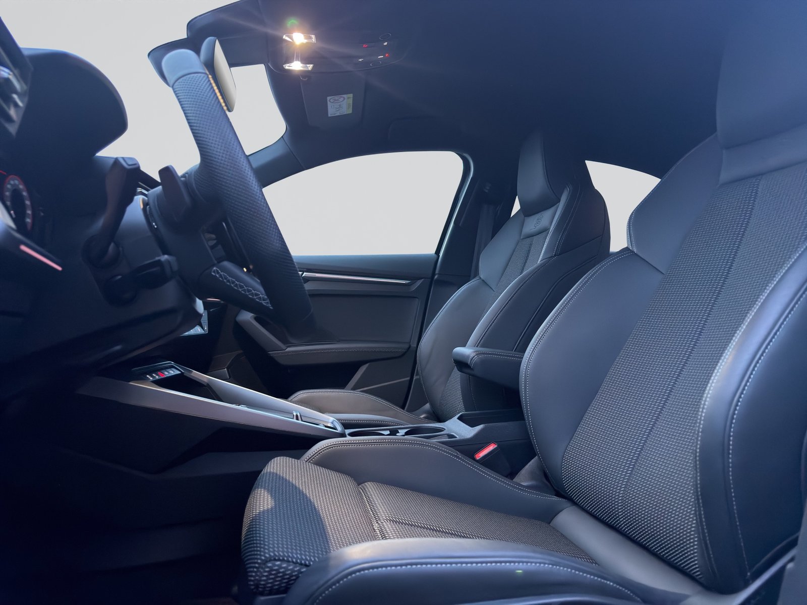 AUDI A3 Limousine 35 TFSI S-Line S-tronic, Mild-Hybrid Petrol/Electric, Second hand / Used, Automatic - 7