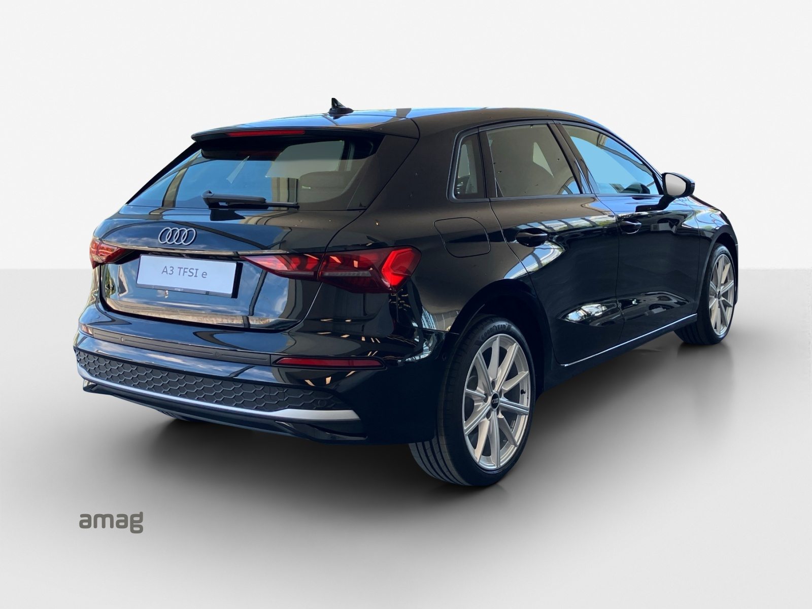 AUDI A3 Sportback TFSI e 150 kW Attraction, Hybride Intégral Essence/Électricité, Occasion / Utilisé, Automatique - 5