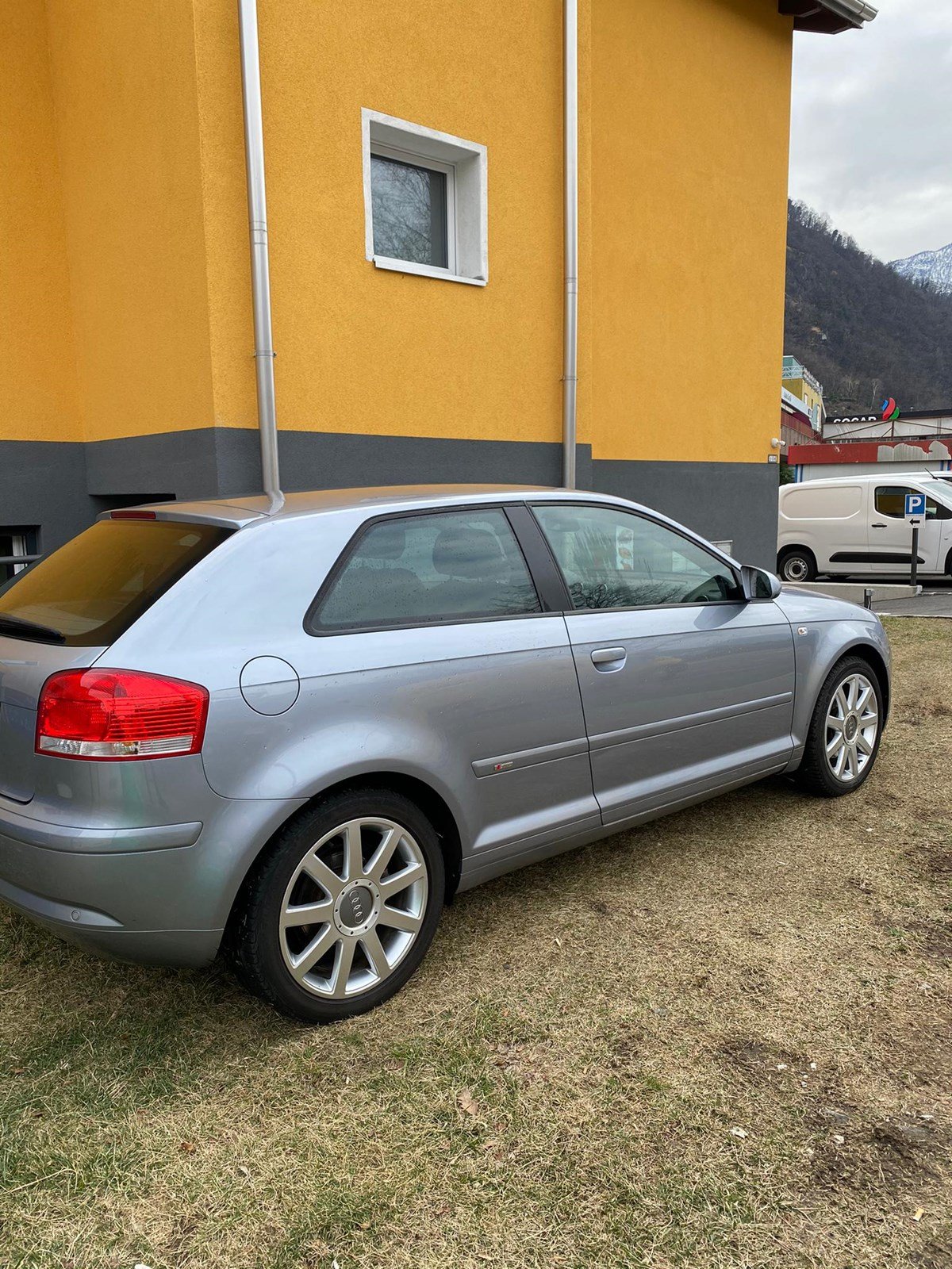 AUDI A3 2.0 TDI Ambiente, Diesel, Second hand / Used, Manual - 3