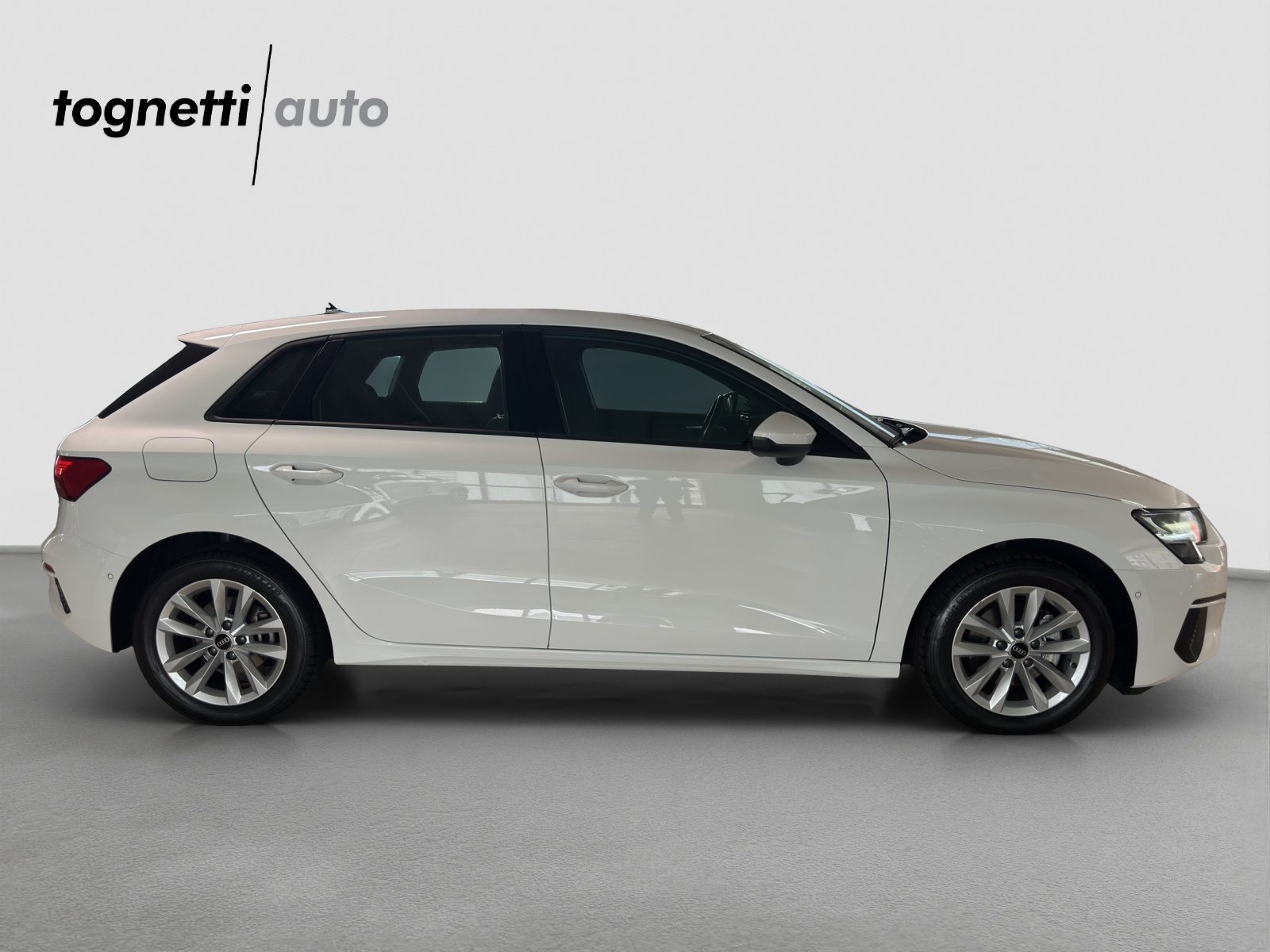 AUDI A3 Sportback 35 TFSI Attraction, Petrol, Second hand / Used, Automatic - 3