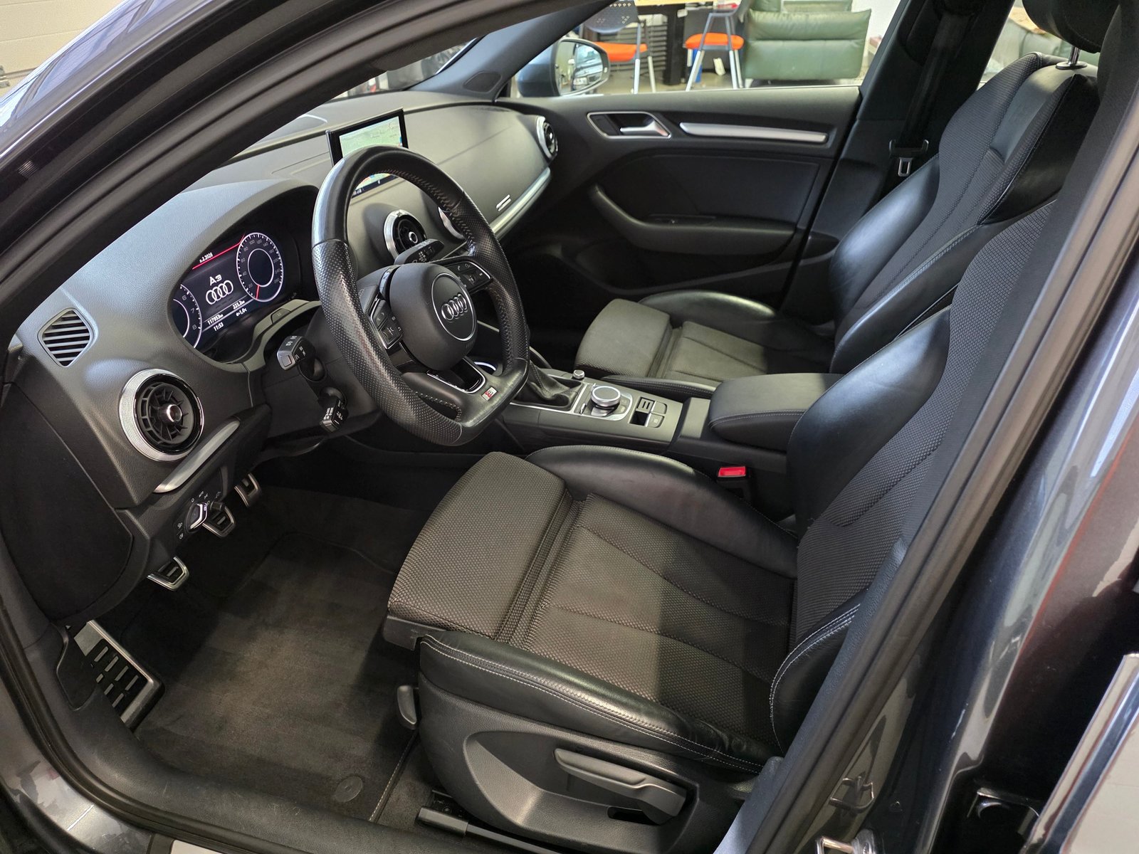 AUDI A3 Sportback 35 TFSI S-Line Sportpaket, Petrol, Second hand / Used, Manual - 4
