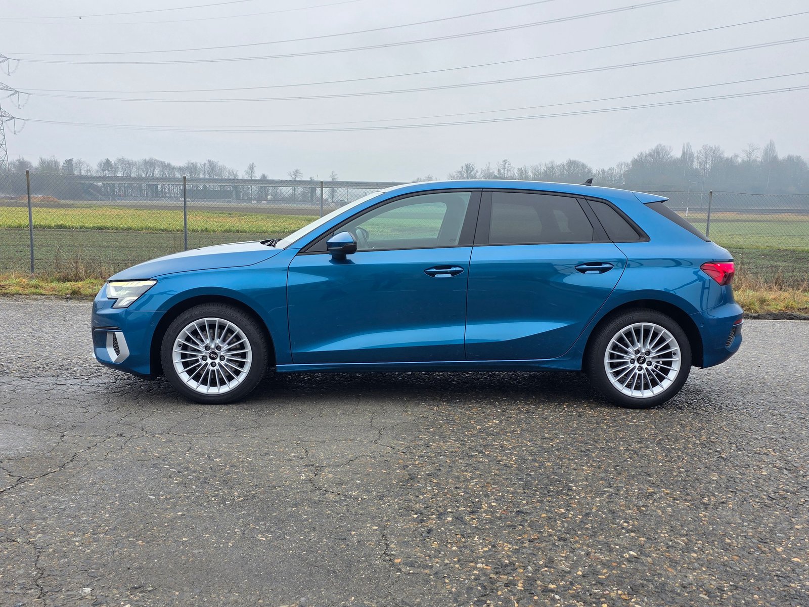 AUDI A3 Sportback 35 TFSI advanced Attraction, Petrol, Second hand / Used, Manual - 3