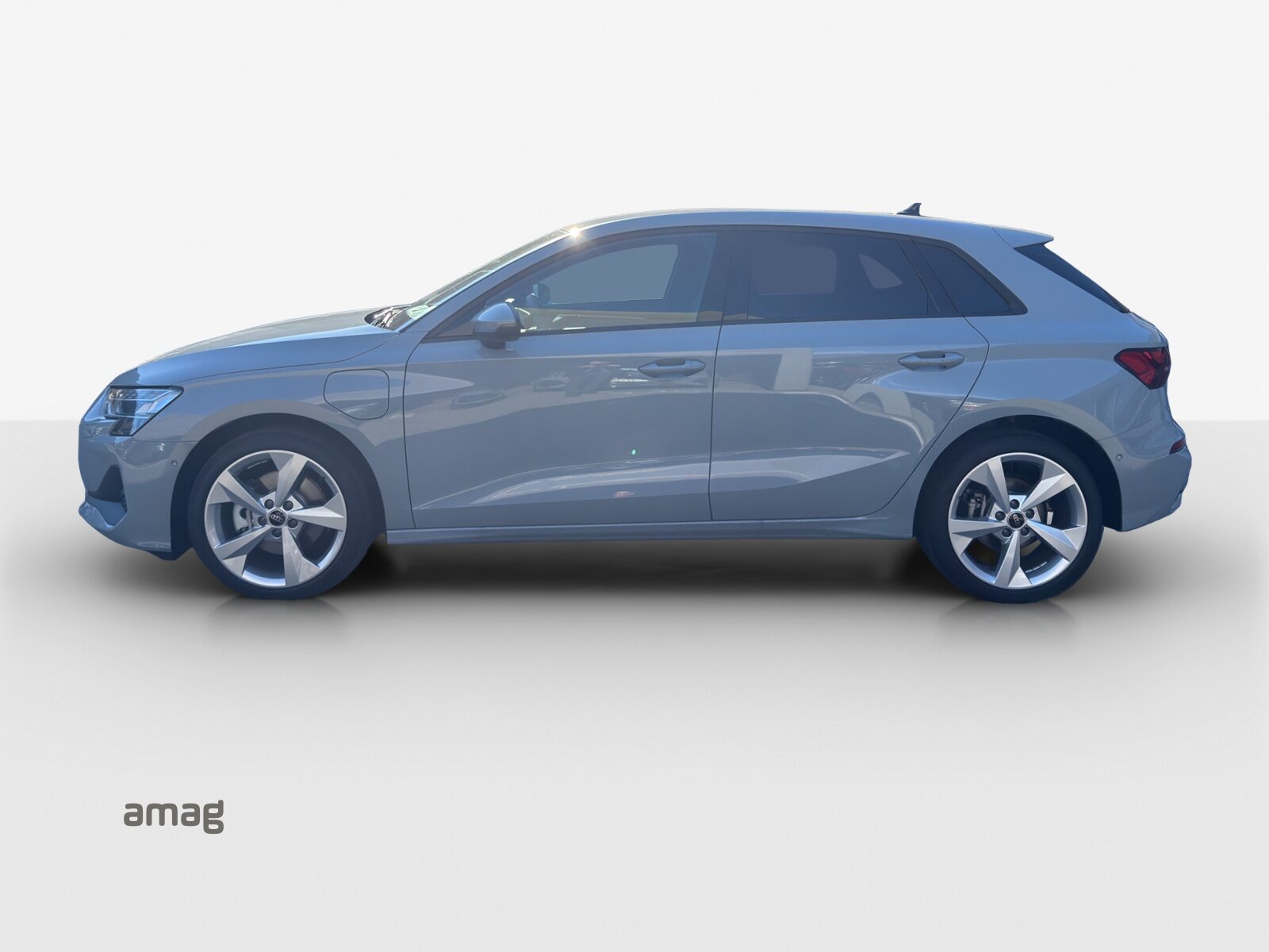 AUDI A3 Sportback 40 TFSI e Attraction, Voll-Hybrid Benzin/Elektro, Occasion / Gebraucht, Automatik - 2