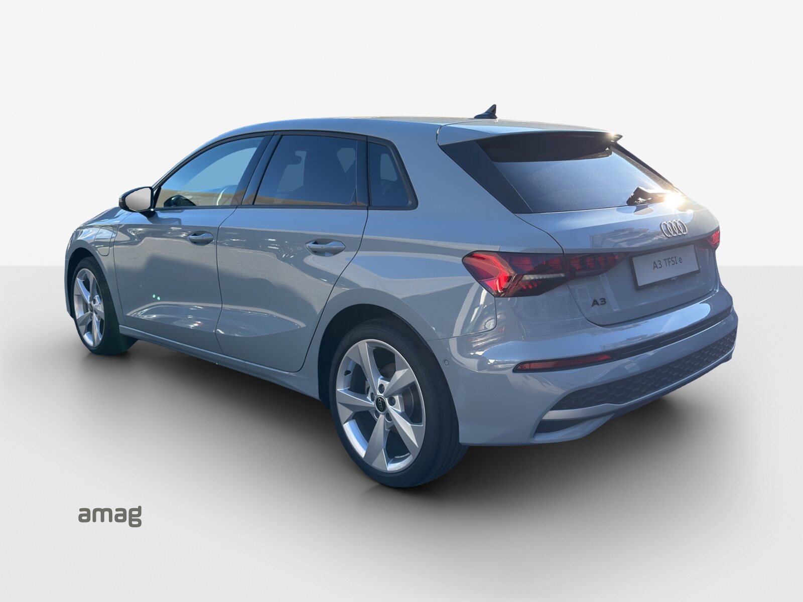 AUDI A3 Sportback 40 TFSI e Attraction, Voll-Hybrid Benzin/Elektro, Occasion / Gebraucht, Automatik - 3