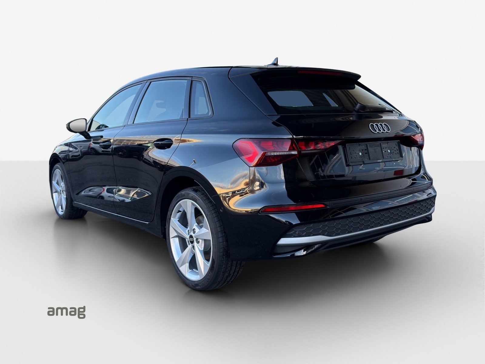 AUDI A3 Sportback TFSI e 150 kW Attraction, Full-Hybrid Petrol/Electric, Second hand / Used, Automatic - 3