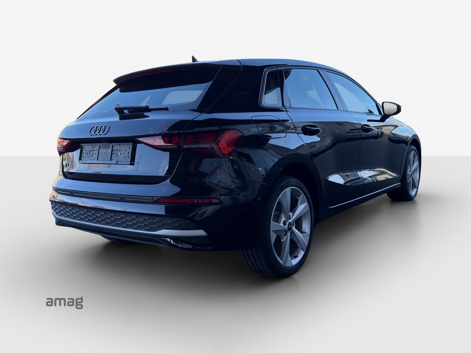 AUDI A3 Sportback TFSI e 150 kW Attraction, Full-Hybrid Petrol/Electric, Second hand / Used, Automatic - 5