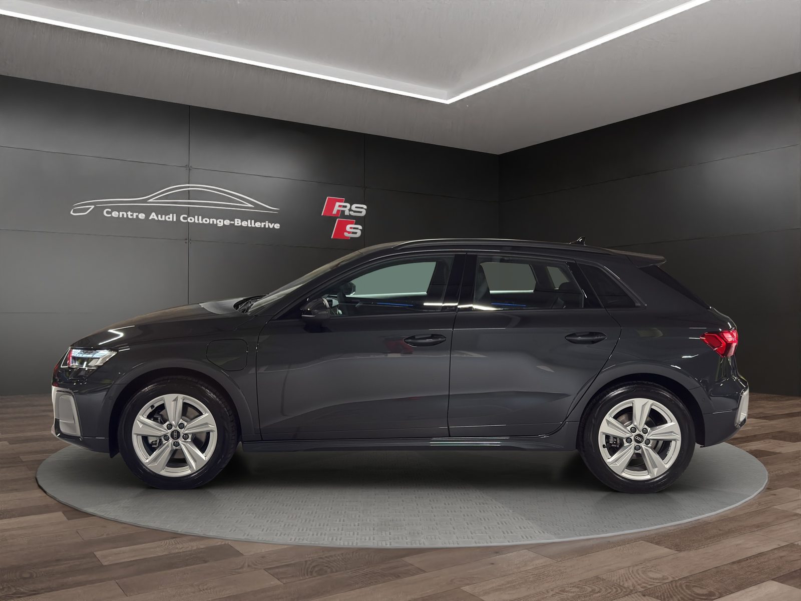 AUDI A3 allstreet 40 TFSI e Attraction, Voll-Hybrid Benzin/Elektro, Occasion / Gebraucht, Automatik - 3