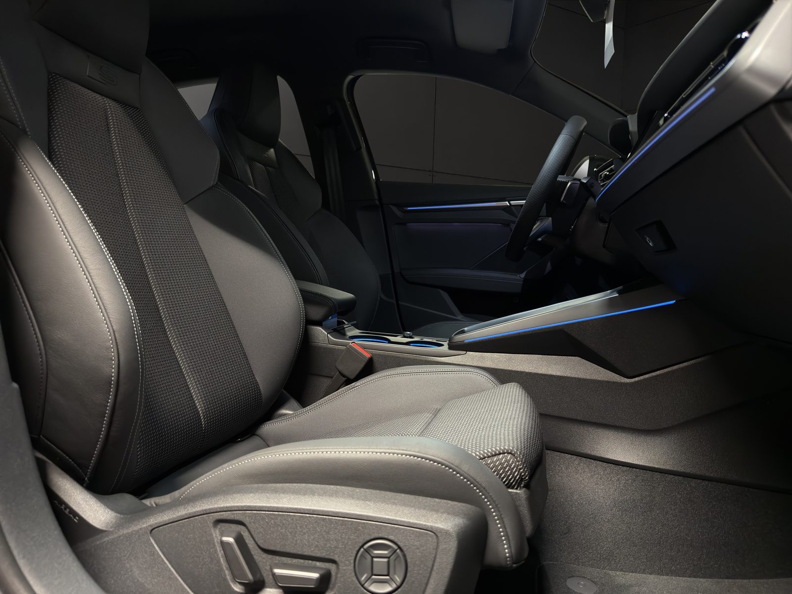 AUDI A3 allstreet 40 TFSI e Attraction, Voll-Hybrid Benzin/Elektro, Occasion / Gebraucht, Automatik - 5