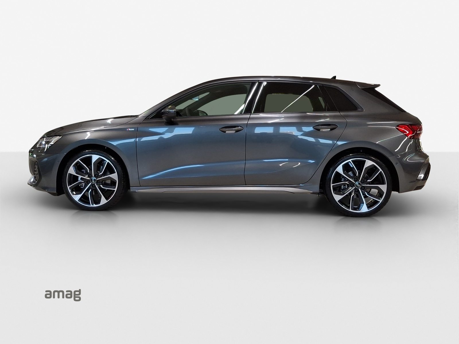 AUDI A3 Sportback TFSI 110 kW S line Attraction, Benzin, Occasion / Gebraucht, Automatik - 2
