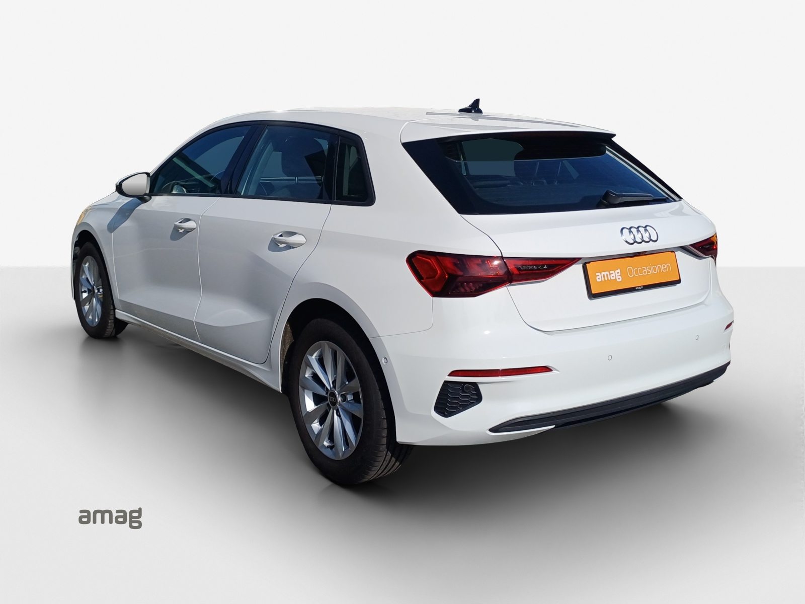 AUDI A3 Sportback 35 TFSI Attraction, Benzin, Occasion / Gebraucht, Automatik - 3