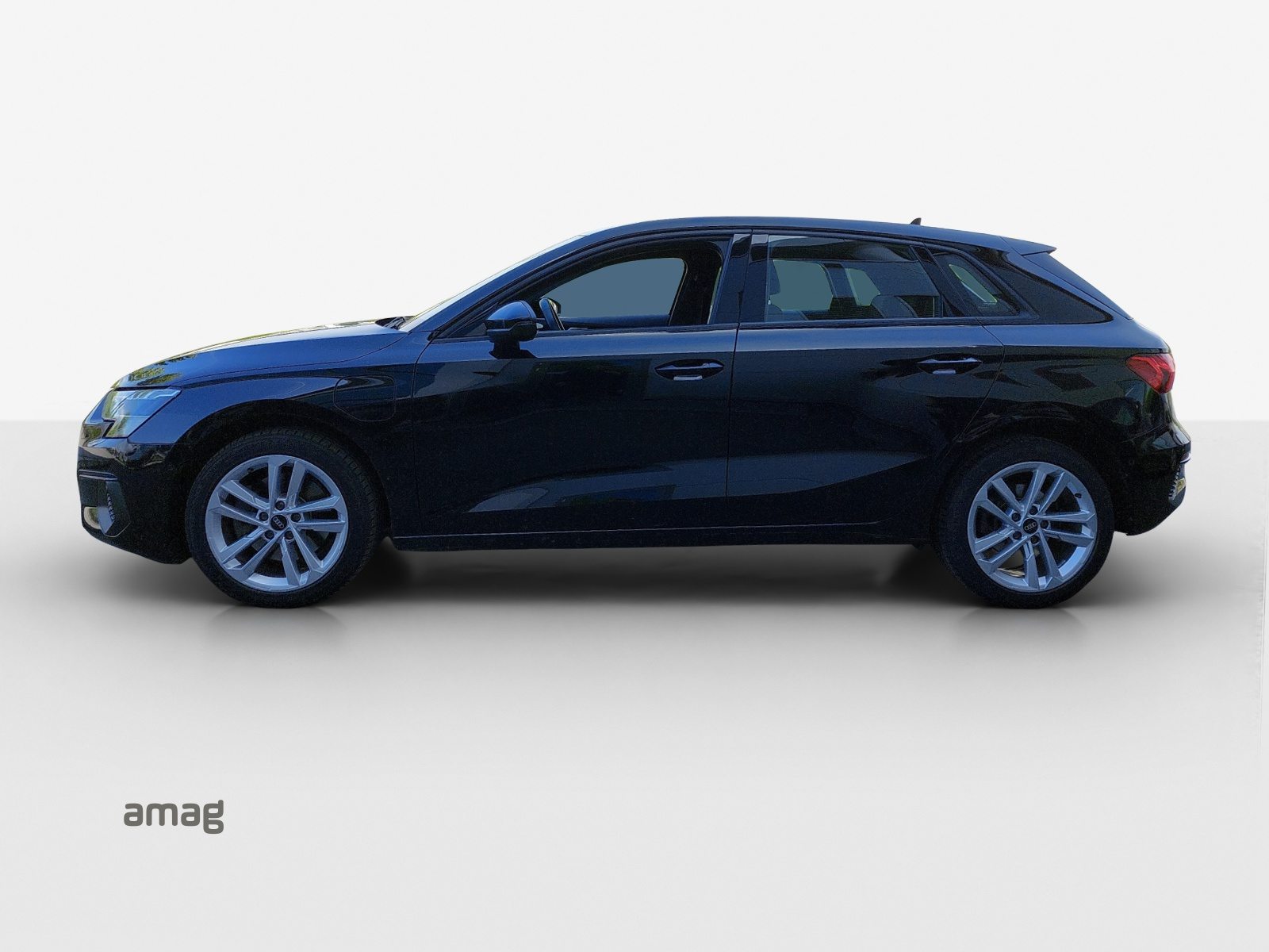 AUDI A3 Sportback 40 TFSI e Attraction, Voll-Hybrid Benzin/Elektro, Occasion / Gebraucht, Automatik - 2
