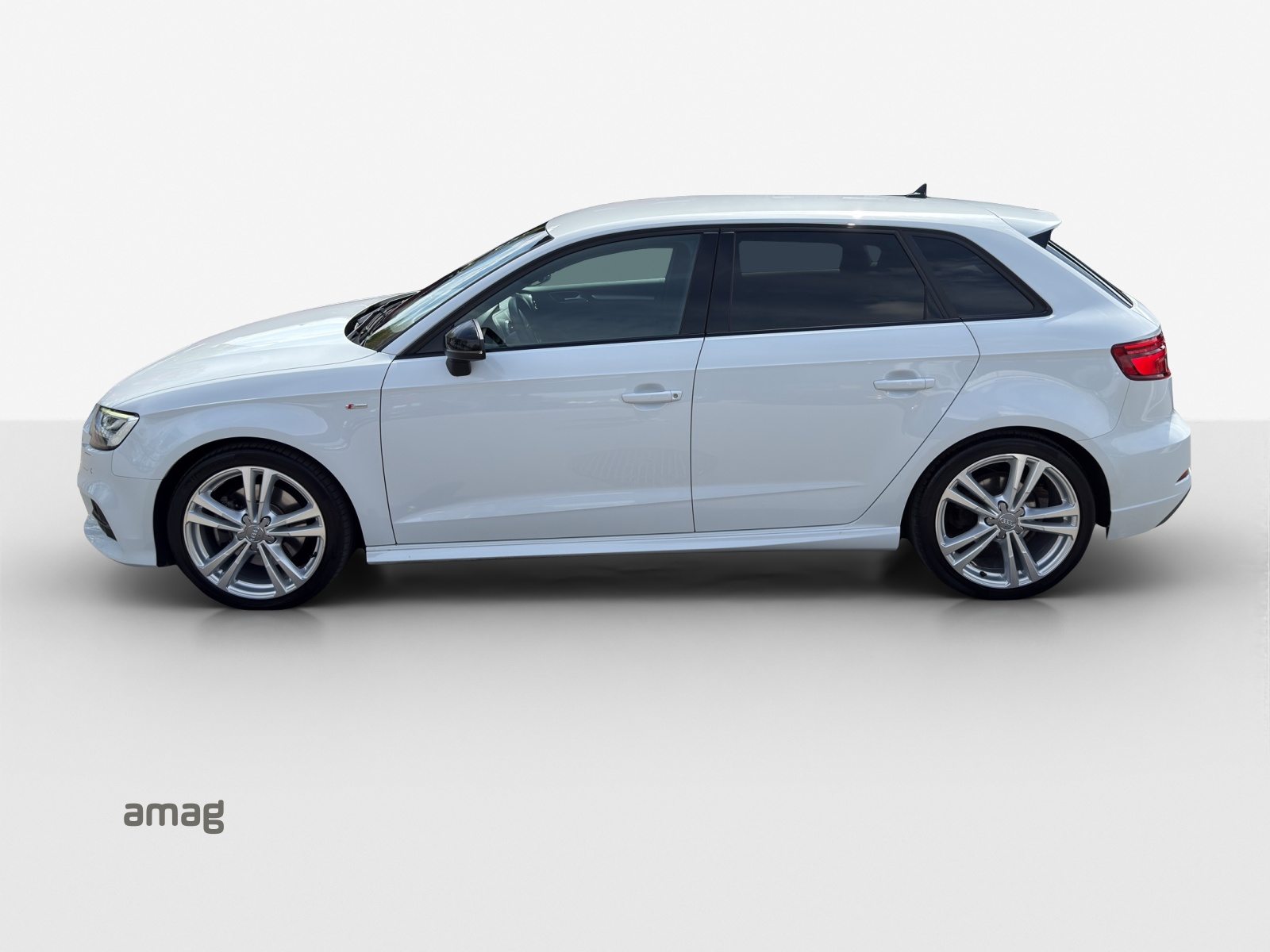 AUDI A3 Sportback 40 TFSI sport Attraction, Petrol, Second hand / Used, Automatic - 2