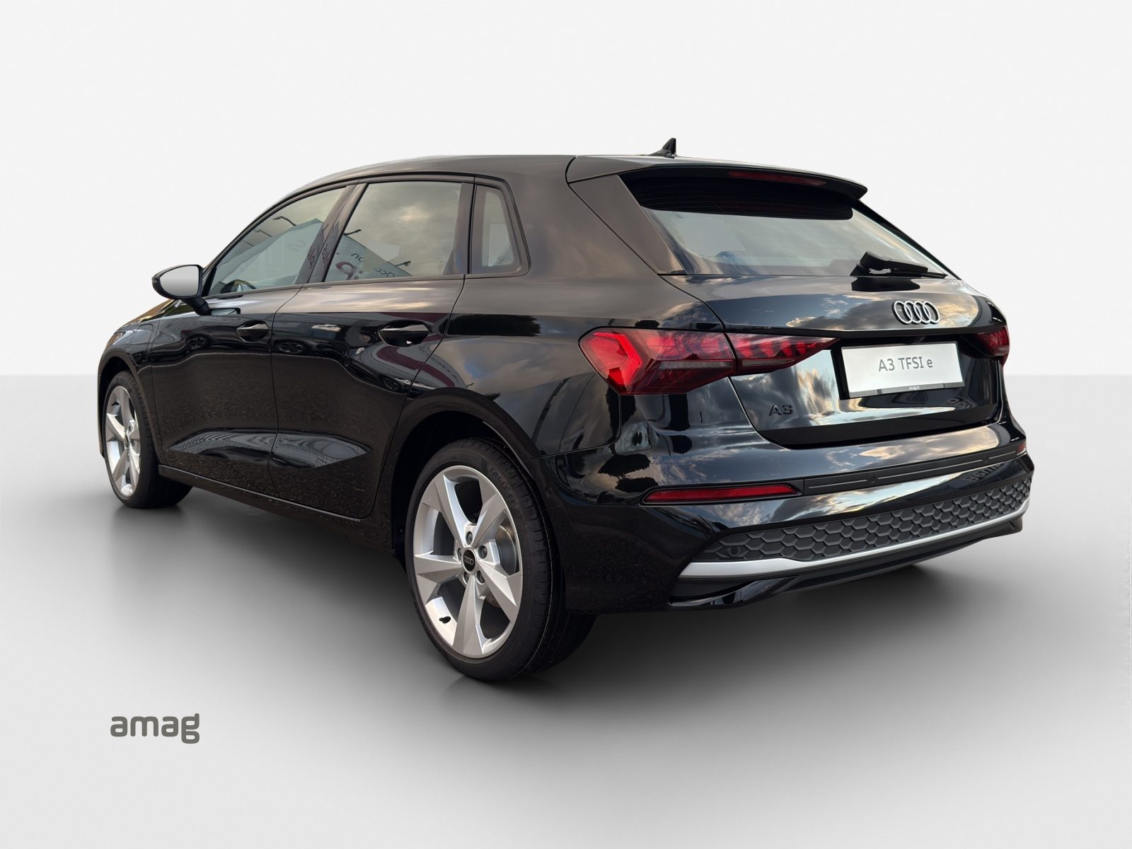 AUDI A3 Sportback 40 TFSI e Attraction, Hybride Intégral Essence/Électricité, Occasion / Utilisé, Automatique - 3