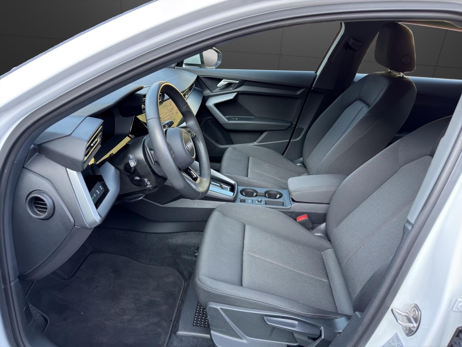 AUDI A3 Sportback 35 TFSI Attraction S-tronic, Mild-Hybrid Benzin/Elektro, Occasion / Gebraucht, Automatik - 7