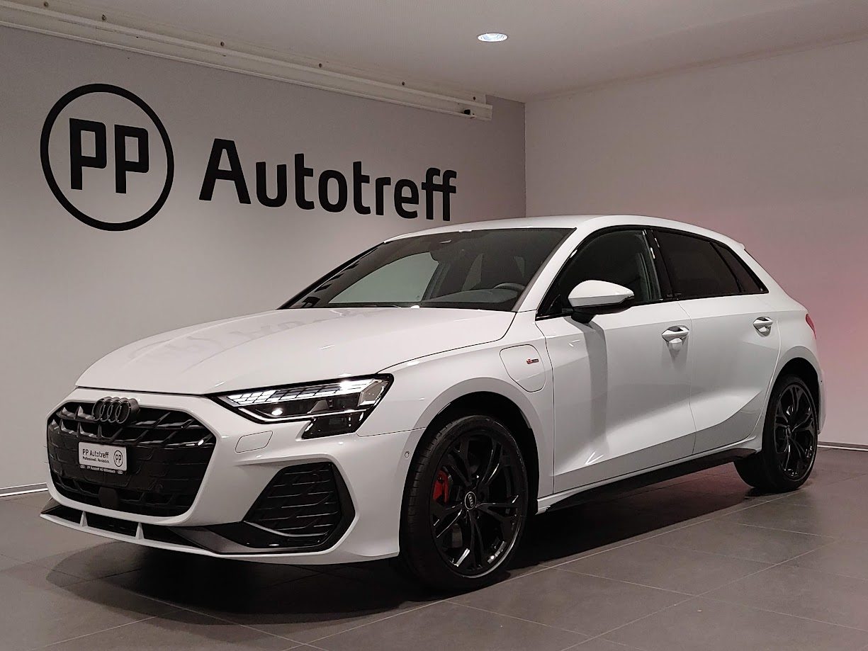 AUDI A3 Sportback 45 TFSI e S line Attraction