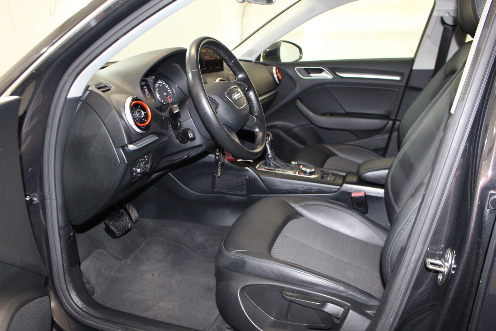 AUDI A3 Sportback 1.4 T FSI Ambiente S-Tronic, Benzin, Occasion / Gebraucht, Automatik - 7