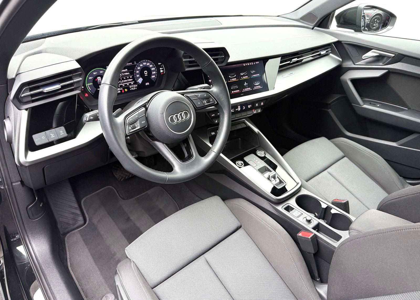 AUDI A3 Sportback 45 TFSI e S line S-tronic, Plug-in-Hybrid Petrol/Electric, Second hand / Used, Automatic - 7