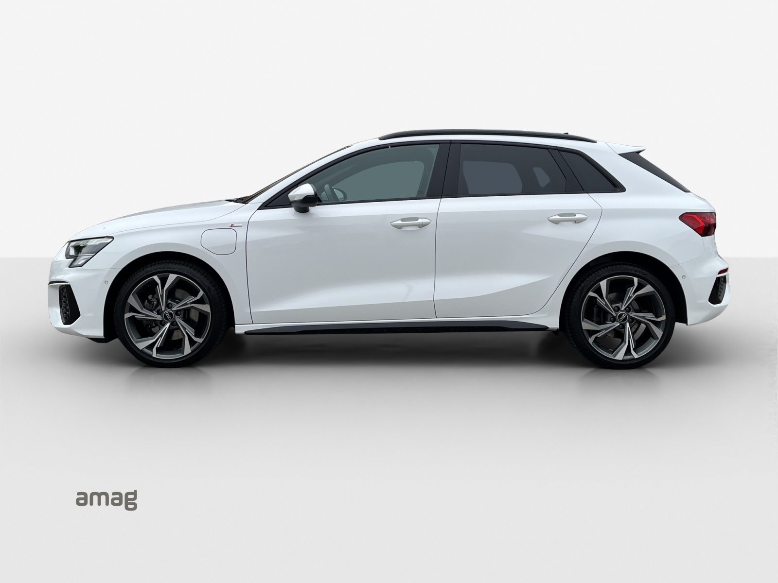 AUDI A3 Sportback 40 TFSI e S line Attraction, Full-Hybrid Petrol/Electric, Second hand / Used, Automatic - 2