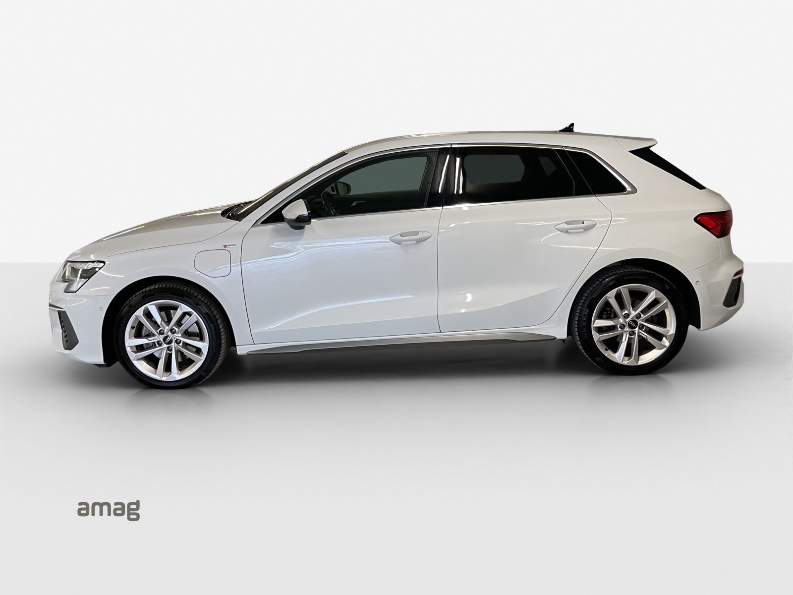 AUDI A3 Sportback 40 TFSI e S line, Voll-Hybrid Benzin/Elektro, Occasion / Gebraucht, Automatik - 2