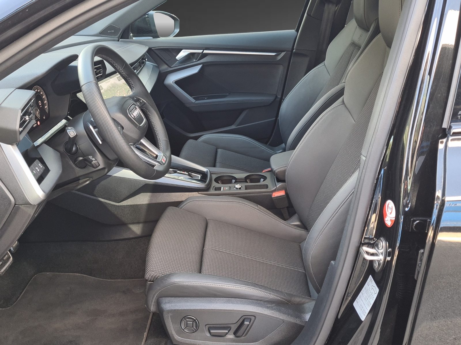 AUDI A3 Sportback 45 TFSI e S line, Full-Hybrid Petrol/Electric, Second hand / Used, Automatic - 6
