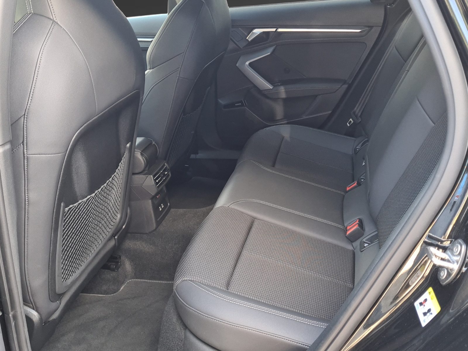 AUDI A3 Sportback 45 TFSI e S line, Full-Hybrid Petrol/Electric, Second hand / Used, Automatic - 7