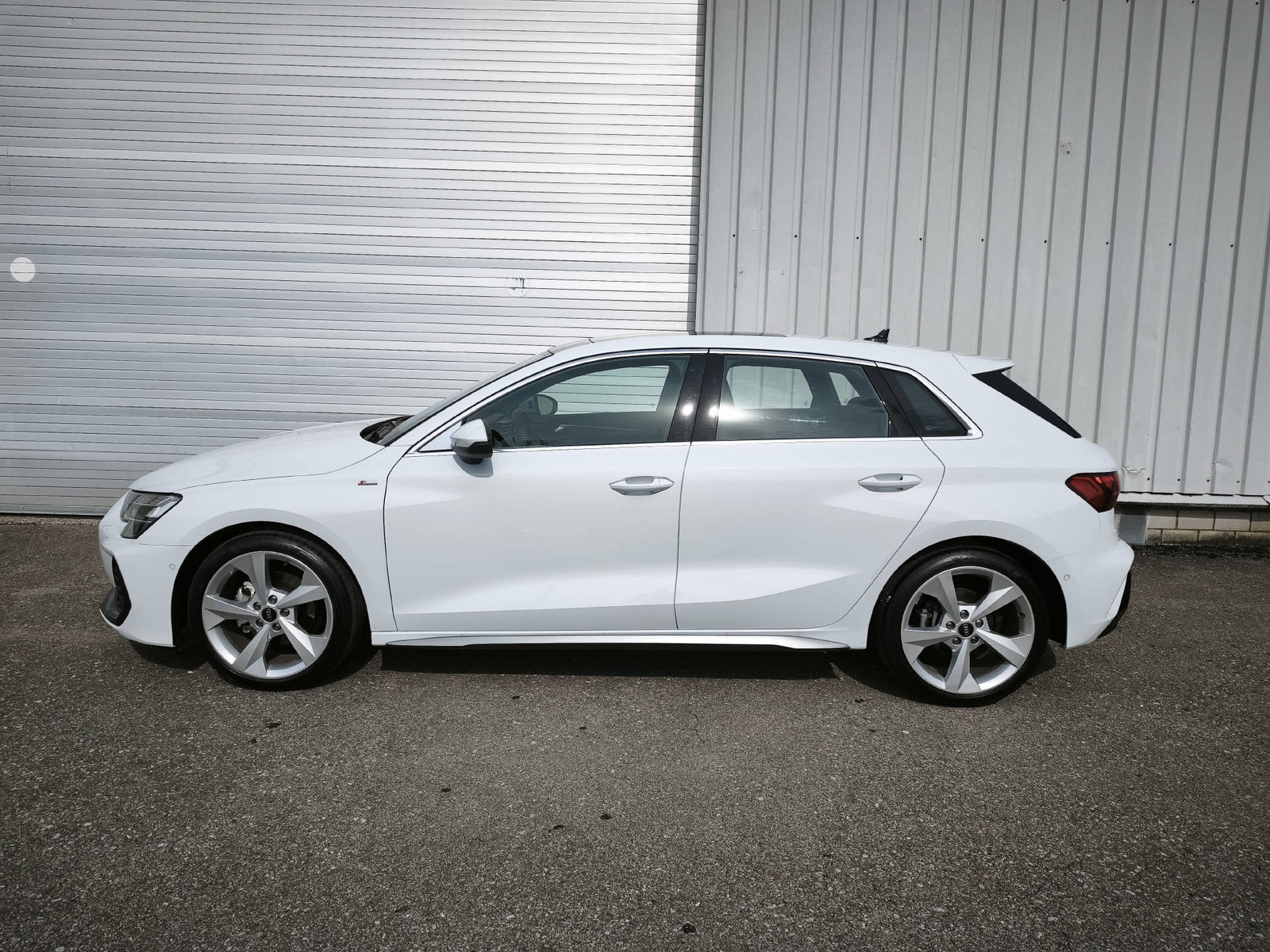 AUDI A3 Sportback 1.5 TFSI S Line S-Tronic, Mild-Hybrid Petrol/Electric, Second hand / Used, Automatic - 4