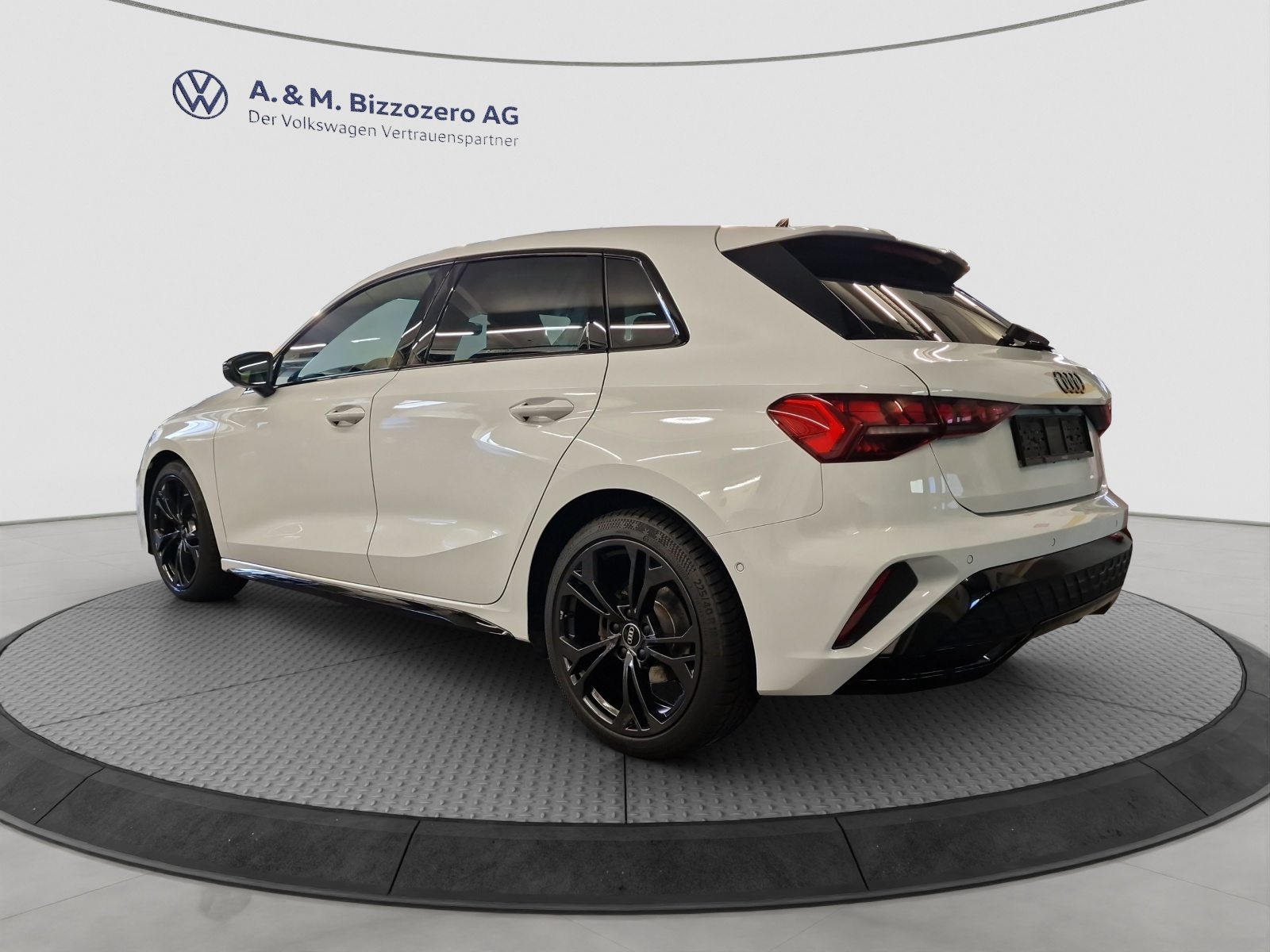 AUDI A3 Sportback 35 TFSI S line Attraction, Benzin, Occasion / Gebraucht, Automatik - 3