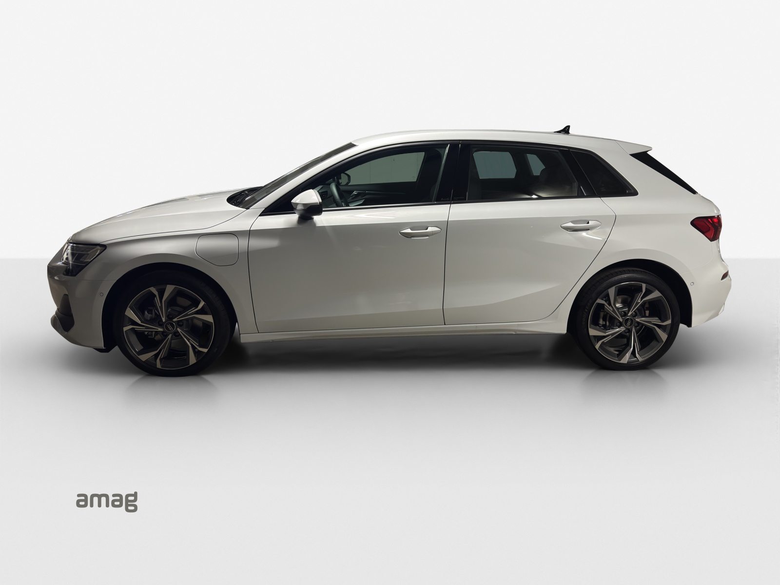 AUDI A3 Sportback TFSI e 150 kW Attraction, Full-Hybrid Petrol/Electric, Second hand / Used, Automatic - 2